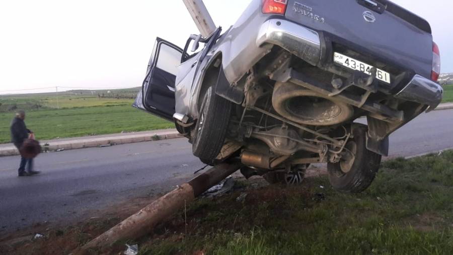 شاهد بالصور...وفاة شاب اثر حادث سير مروّع على طريق البتراء في اربد