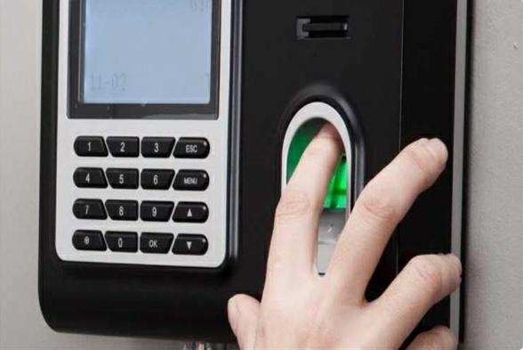 جابر: مواد تعقيم إلى جانب كل جهاز بصمة في الوزارات والمؤسسات الحكومية