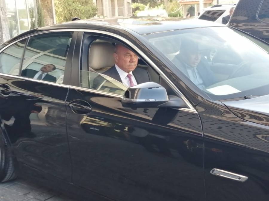 رئيس مجلس الأعيان فيصل الفايز يدخل المدينة الطبية