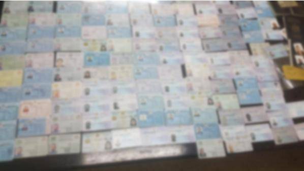 ضبط شخص امتهن تزوير الهويات وبحوزته ماكنة خاصة واختام مزورة