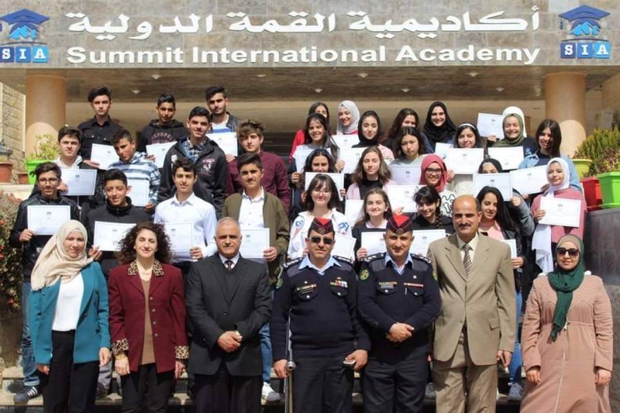 شديفات يرعى تخريج دورة اصدقاء الشرطة في اكاديميةالقمة الدولية