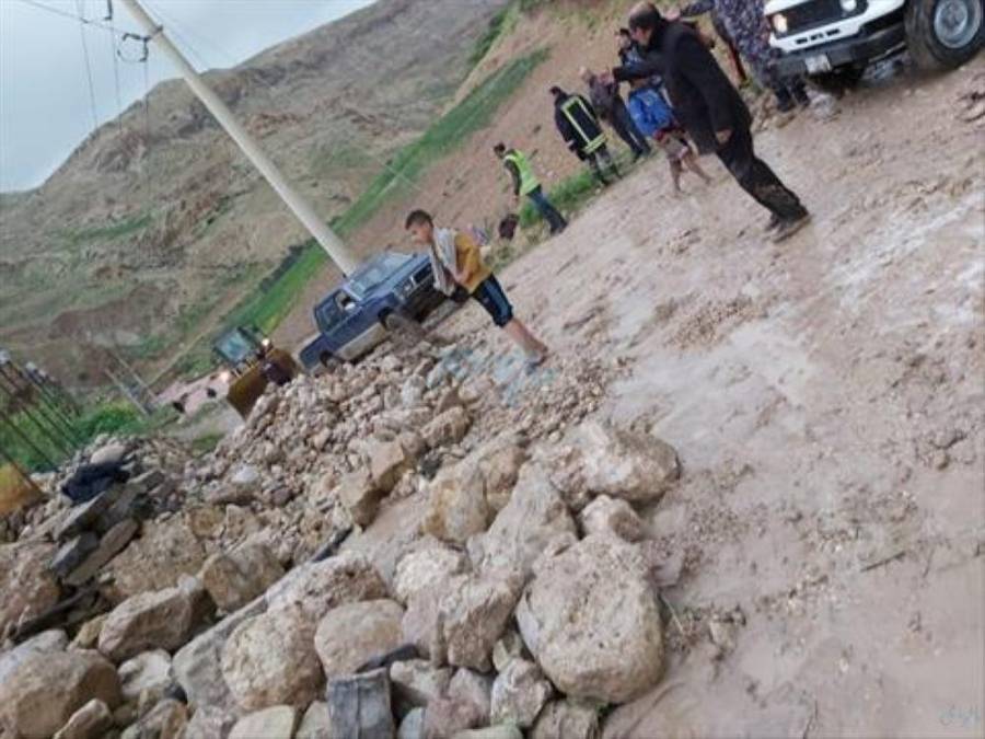 إخلاء عائلتين حاصرتهما السيول بمنطقة الكريمة في الاغوار الشمالية