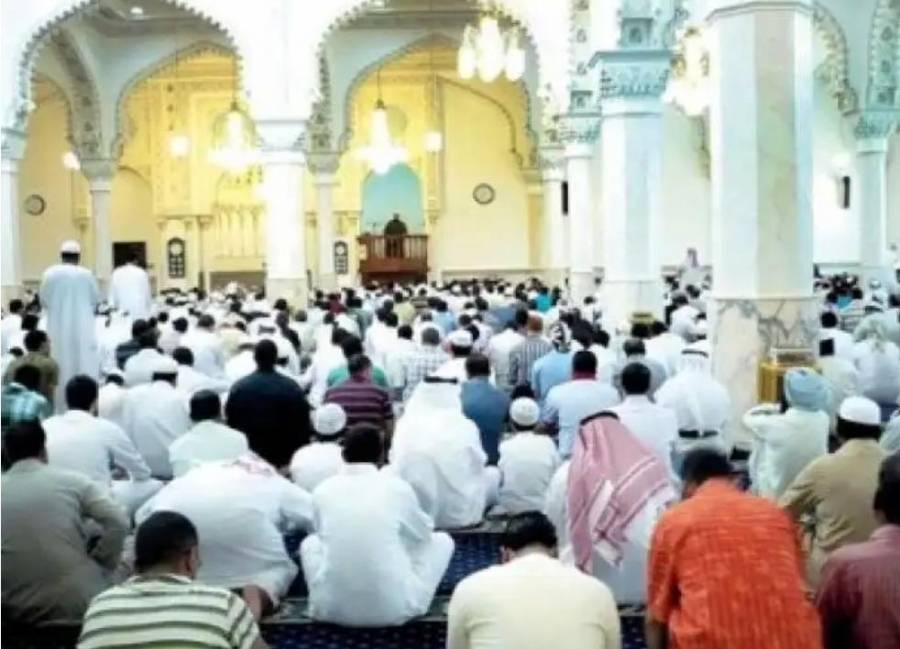 طعن إمام مسجد أثناء أدائه صلاة الجمعة في جازان