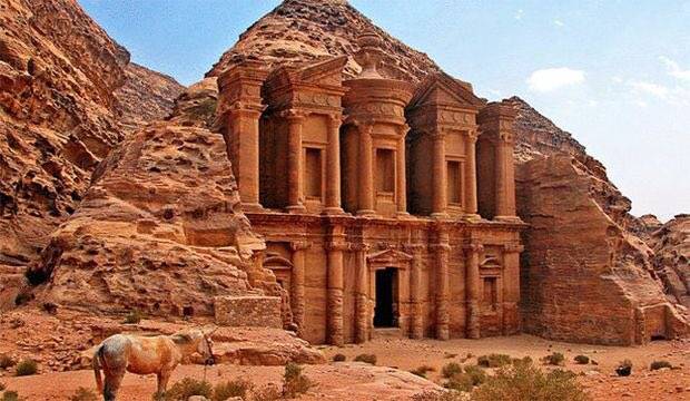 الأردن يمنع قروباً سياحياً قادماً من الكيان الصهيوني من الدخول إلى أراضيه