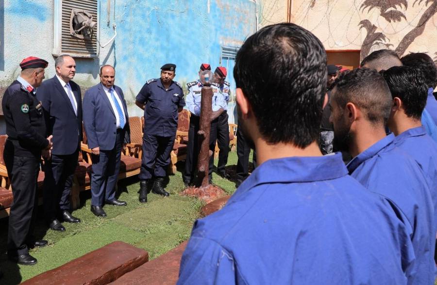 وزيرا الداخلية والعدل ومدير الأمن العام يتفقدون إجراءات إدارة مراكز الإصلاح والتأهيل للوقاية من مرض الكورونا