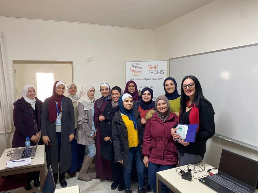 انتاج تطلق مبادرة لتمكين المرأة بتكنولوجيا المعلومات