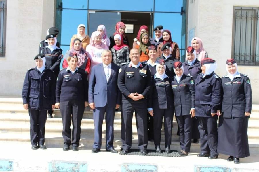 العقيد العبداللات  يشارك مرتبات النسائية بيوم المرأه العالمي