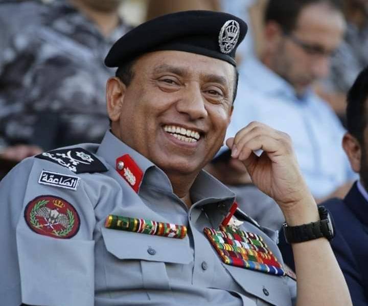 الحواتمة صاحب الهامة المرفوعة