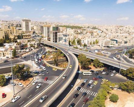 سقوط شجرة يتسبب بأزمة بمحيط دوار الداخلية في العاصمة عمان