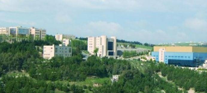 بدء العملية التدريسية عن بعد.. وقرارات اخرى للجنة الطوارئ بجامعة عمان الأهلية