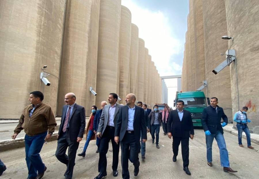 شاهد بالصور .. الرزاز والحموري يتفقدان صوامع الحبوب في سحاب