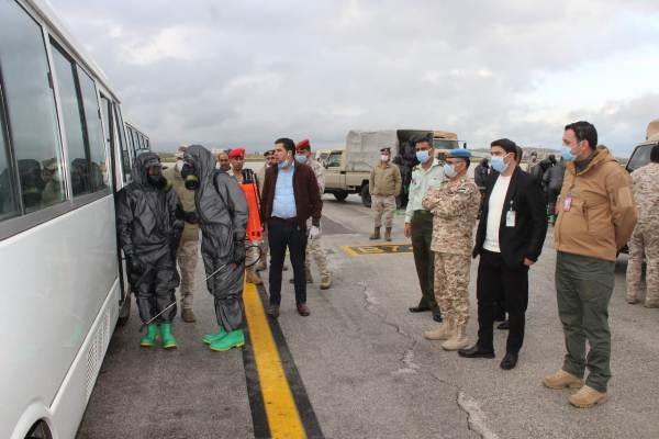 القوات المسلحة الأردنية تستكمل إجراءات إخلاء القادمين للمطارات إلى مناطق الحجر الصحي... صور