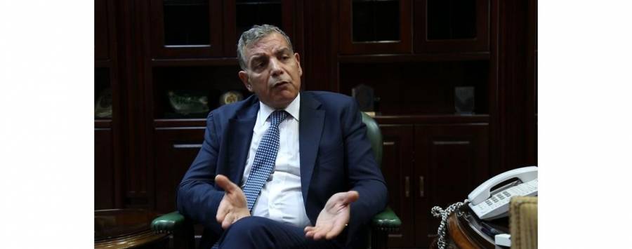 وزیرالصحة: الإعفاءات الطبیة و بطاقات التأمین مجددة تلقائیاً لمدة شھر