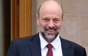 رئيس الوزراء يصدر قرارا بوقف العمل بقانون الضمان الاجتماعي رقم 1 لسنة 2014 واستبداله بامر الدفاع