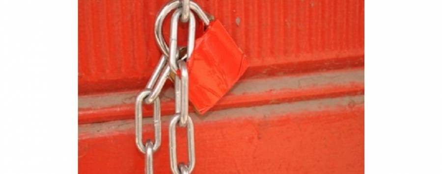 الزرقاء :إغلاق 13 محلاً وتوقيف أربعة أشخاص خالفوا القرارات الحكومية