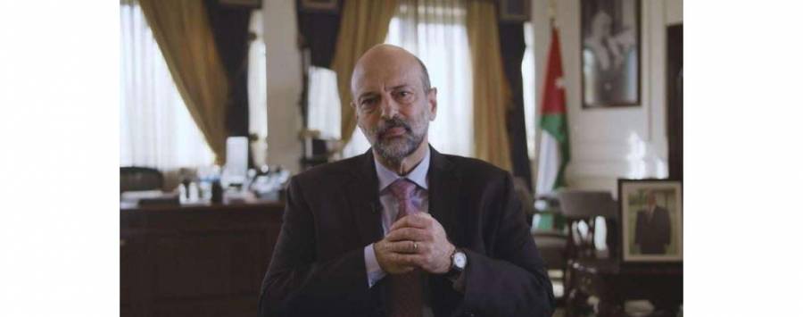 الرزاز: لا أعرف هذه المعلمة لكني فخور جدا بها  فيديو