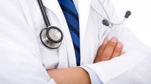 الصحة البريطانية تطلب عودة 65 ألف طبيب وممرض متقاعد للعمل