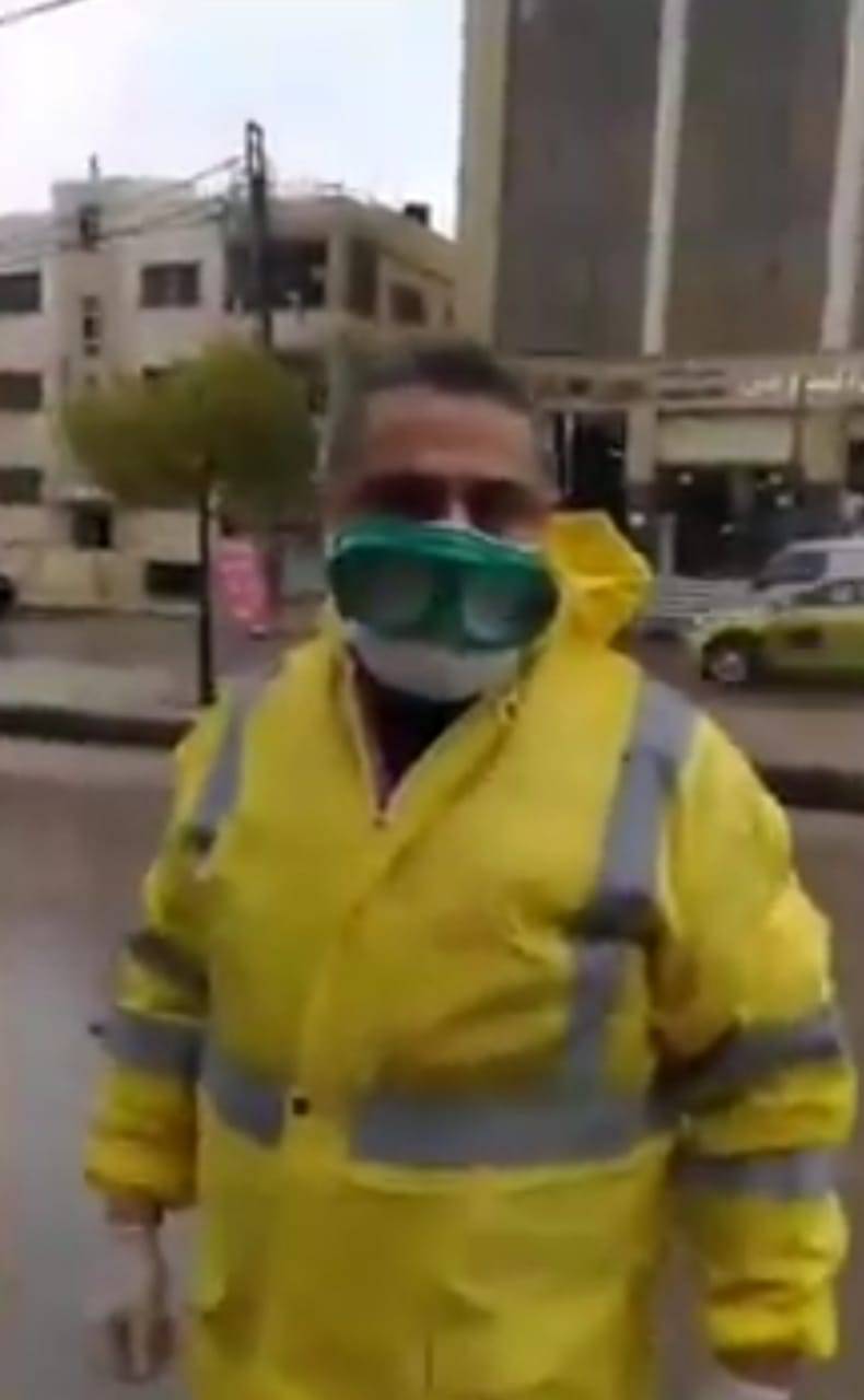 بلدية الزرقاء تنهي الجولة الاولى من تعقيم كافة شوارع المدينة