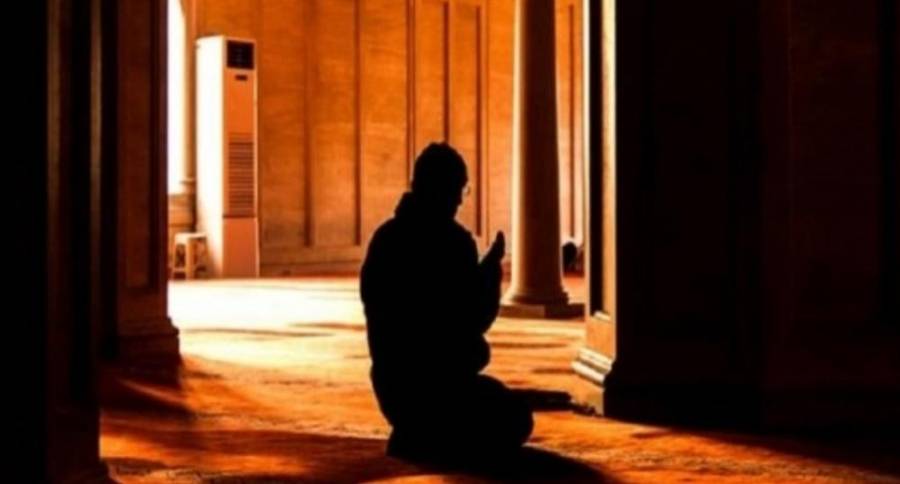 توقيف إمام مسجد أقام الصلاة جماعة في لواء الجيزة