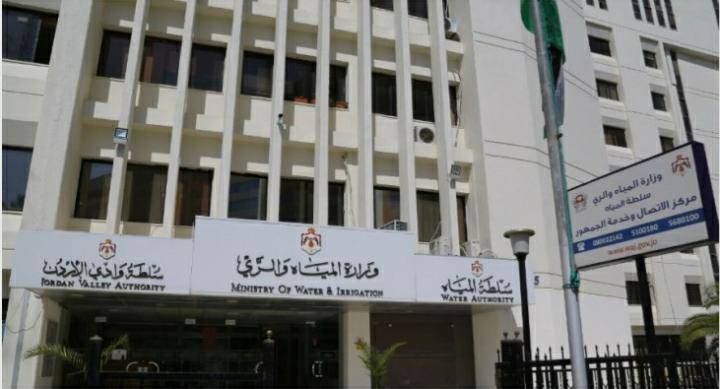 وزير المياه والري : يؤكد استمرار استقبال ملاحظات وشكاوي المواطنين على الرقم (117116)