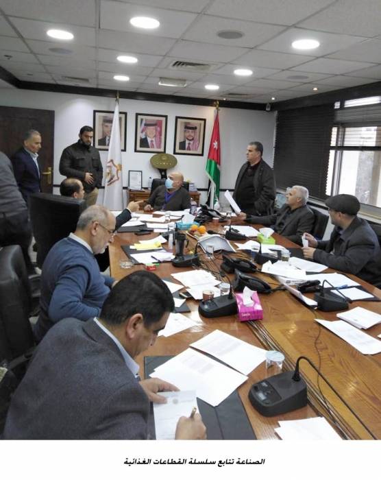 الصناعة تتابع سلسلة القطاعات الغذائية