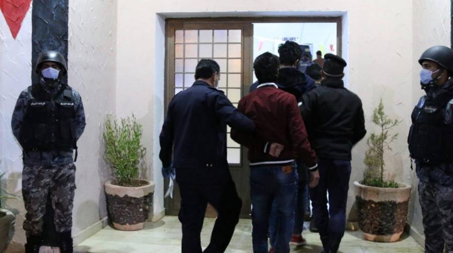 الأمن العام : فتح مركزين لتوقيف مخالفي حظر التجول في القوات المسلحة.. صور