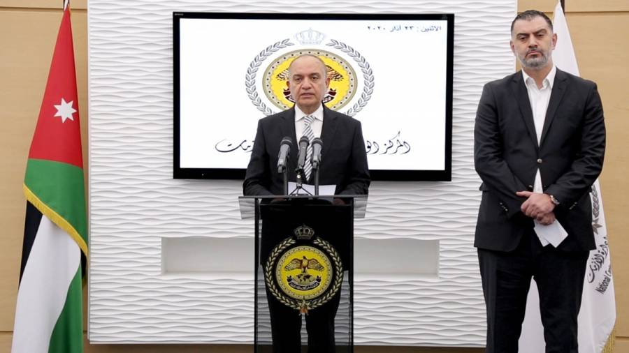 العضايلة: الحكومة ستبدأ بإيصال المستلزمات الأساسيّة للمواطنين غداً