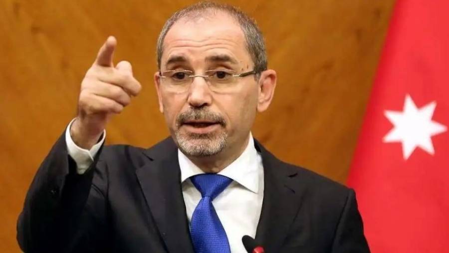 عاجل... الصفدي: نحن على تواصل دائم مع أشقائنا في الخارج لبحث تداعيات أزمة كورونا.