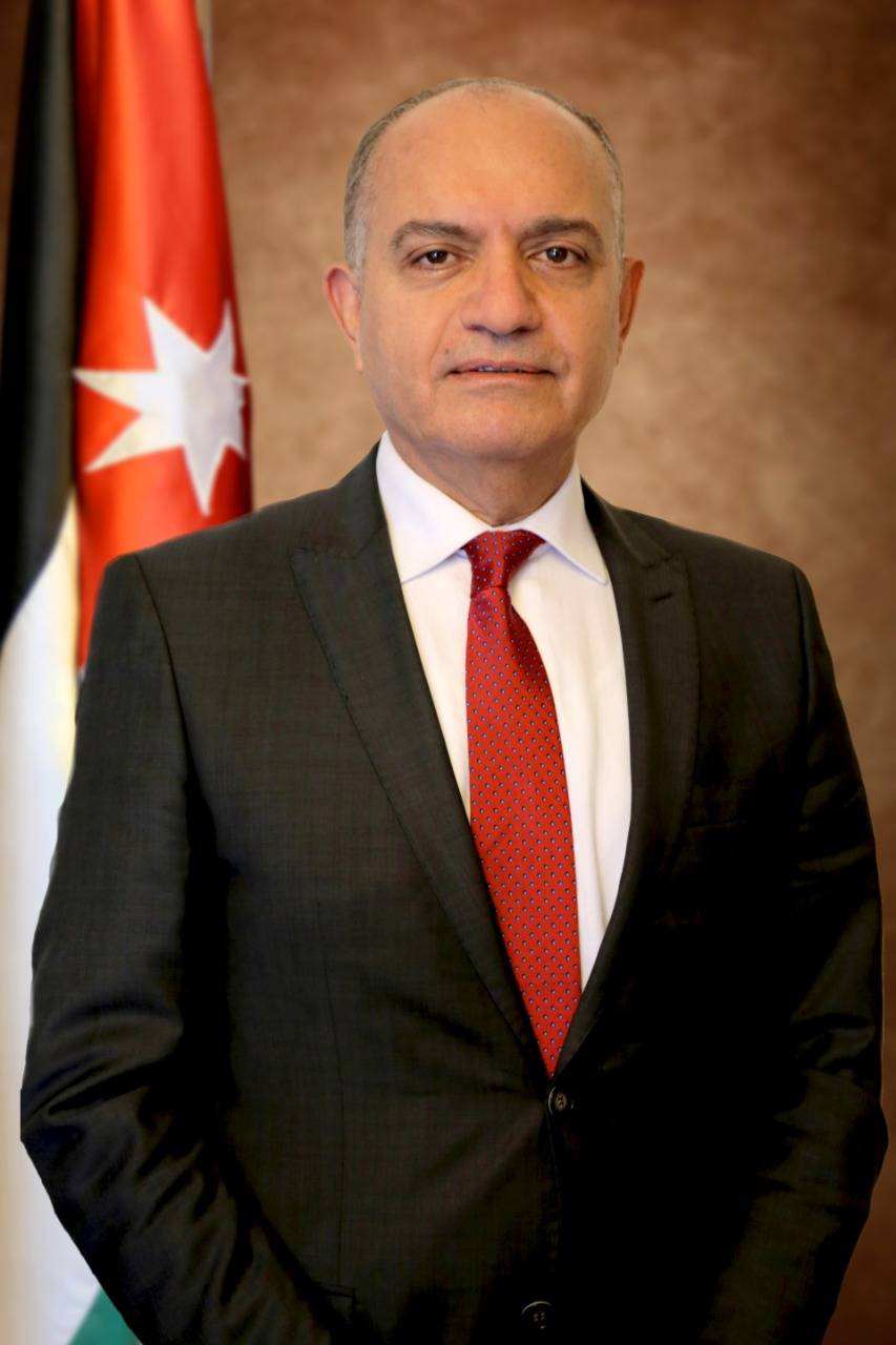 العضايلة: جلالة الملك يتابع مستجدات الأوضاع