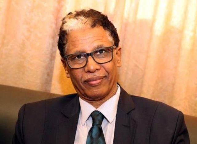 أول وزير سوداني يخضع للعزل