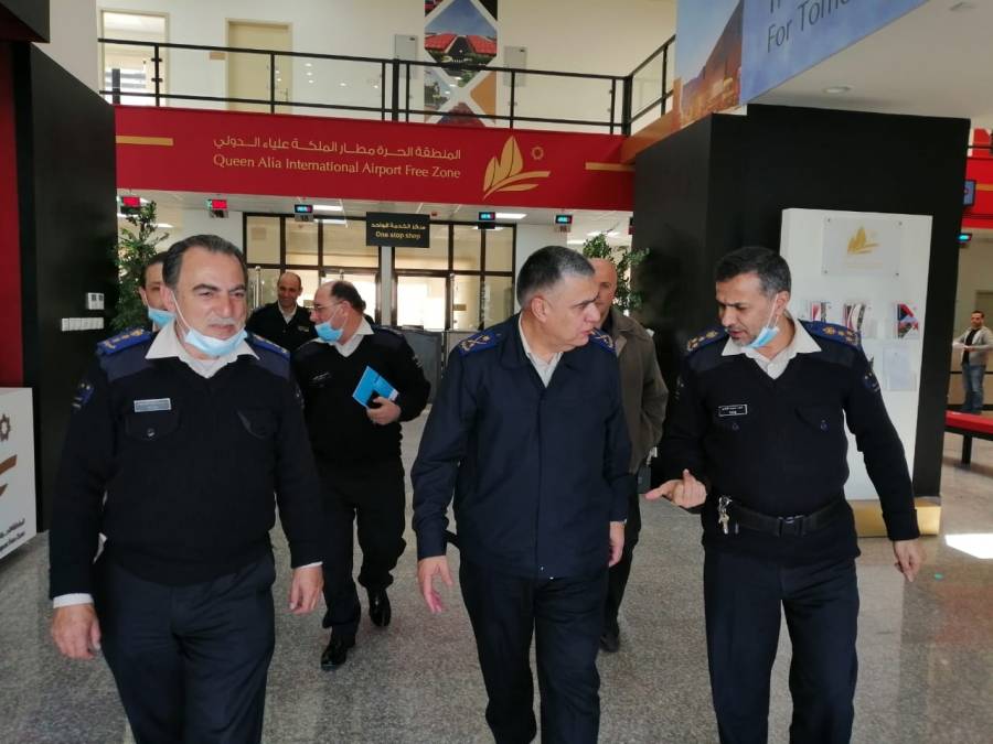 مدير عام الجمارك يتفقد جمرك المطار للتخليص والمنطقة الحرة المشتى... صور