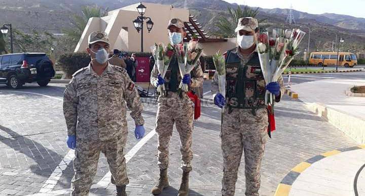 القوات المسلحة تودع المحجور عليهم  بالورود