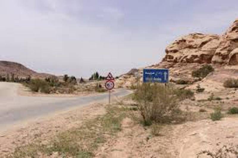 حافلات لنقل مواطني القويرة ووادي عربة الى البنوك