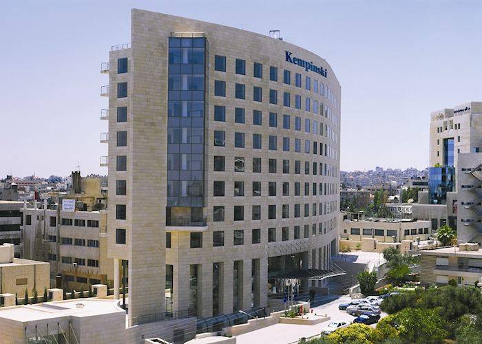 إخلاء غير الأردنيين من فنادق الحجر