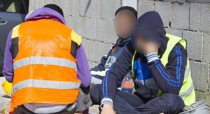 صرخة من عمال المياومة لتأمين قوت يومهم في زمن كورونا.. فهل من مجيب؟