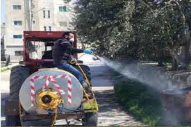 استمرار حملات الرش والتعقيم في مناطق بلدية عجلون
