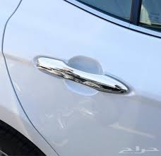 الفتاة التي كانت تضع لعابها على مقابض السيارات  تعاني امراض نفسية