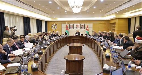 لا استقالات ولا إقالات ولا تعديل وزاري على حكومة الرزاز