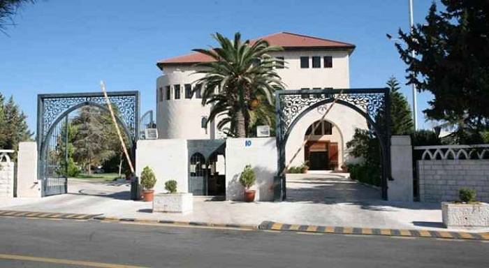 الحكومة تتجه لفتح بعض القطاعات والأعمال الصغيرة