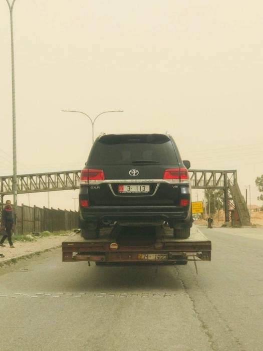 ترحيل مركبات النائبين البكار والفايز الى ساحة الحجز