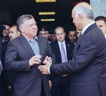 جانبك يكتب دولة الرئيس وزير الدفاع القوات المسلحة