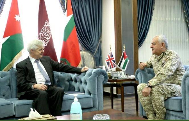 رئيس هيئة الأركان المشتركة يستقبل السفير البريطاني
