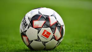 القبض على (8)اشخاص لعبوا كرة القدم داخل ساحات احدى المدارس في وادي السير