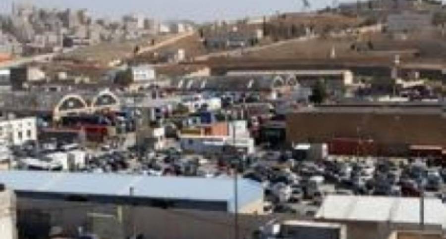 التخليص على (٢٥٠٠) معاملة جمركية في جمرك عمان.