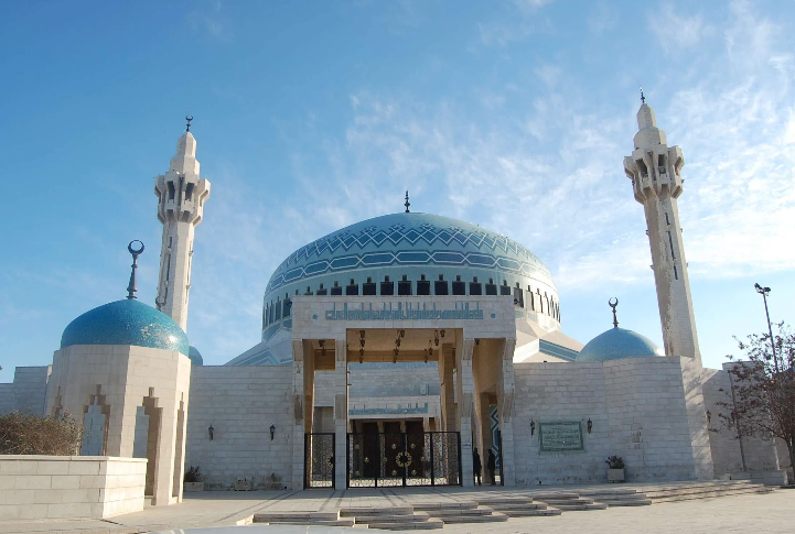 الأردنيون يصلون رابع جمعة في المنازل