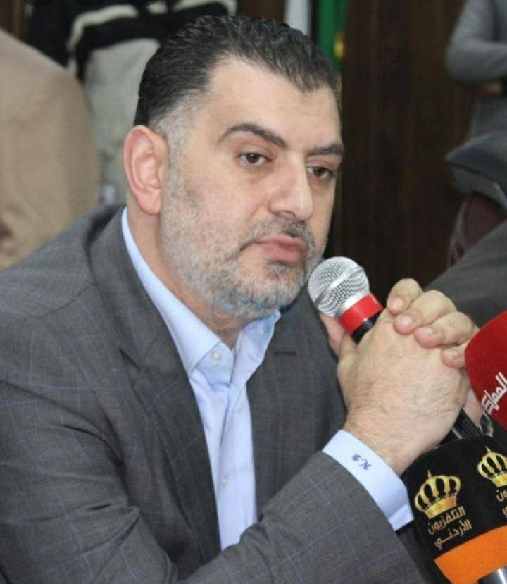 وزير العمل يوجه رسالة للعامل وصاحب العمل على صفحة الوزارة