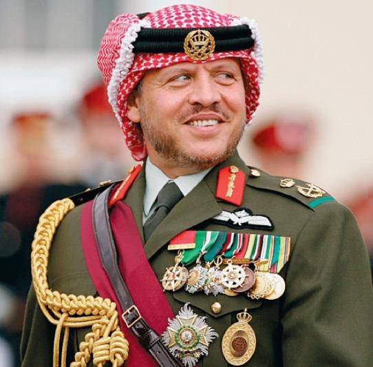الإبراهيم يكتب ملك تعجز الكلمات والألقاب وصفه