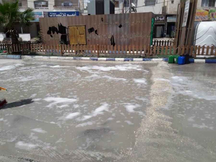 بلدية الرمثا الكبرى تستحدث بركة مائية مزودة بالمرشات والمعقمات على مدخل المدينة