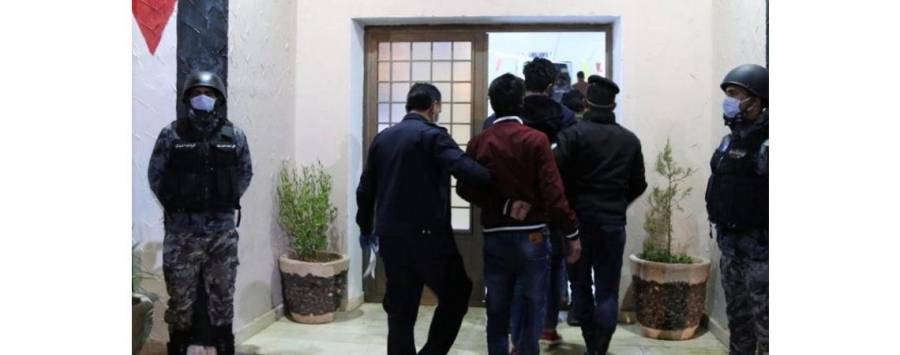 ضبط 10 اشخاص ممن خرقوا الحظر وشاركوا في تجمع بلواء الرمثا امس