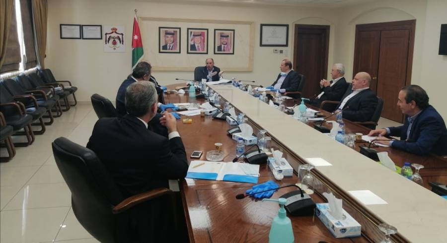 الأشغال تبحث أسس إستئناف العمل في مشاريع الإنشاءات